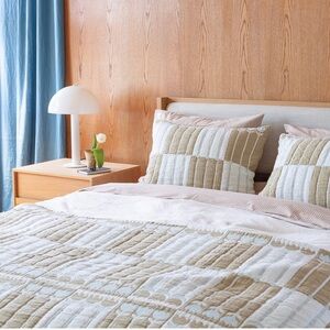 Schoolhouse Electric twin Tulbend Quilt in blue, NWT!